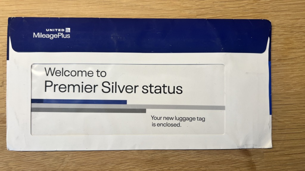 United MileagePlus Silver lettre avec l'étiquette de bagage
