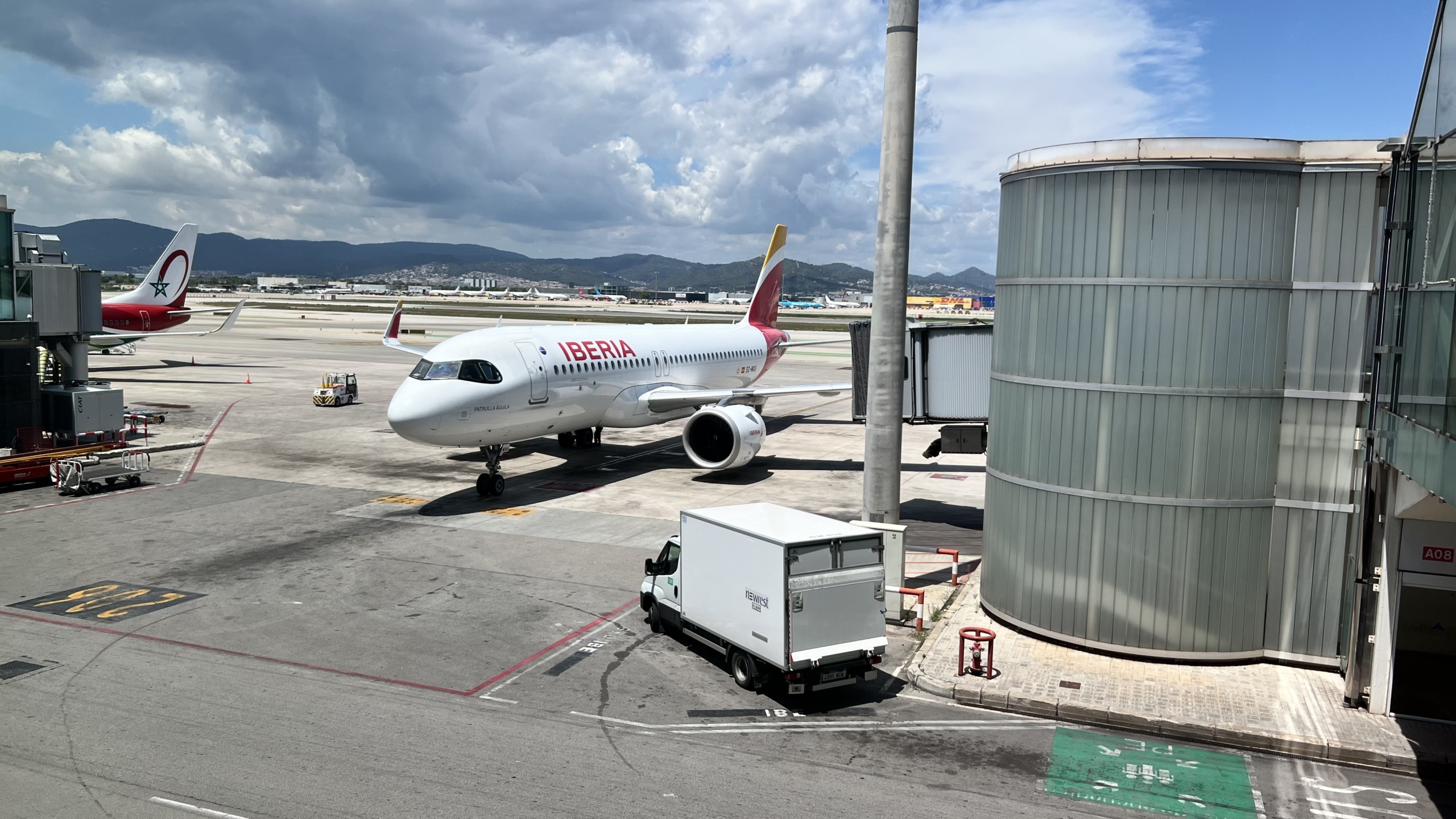 Un avion Iberia sur le tarmac de l'aéroport de Barcelone en Espagne