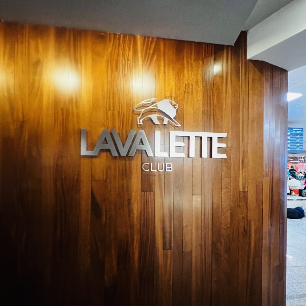 L'entrée au lounge la Valette Club à Malte au niveau de la sécurité