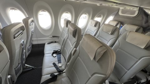 La cabine intérieure sur le vol LX1790 opéré par AirBaltic