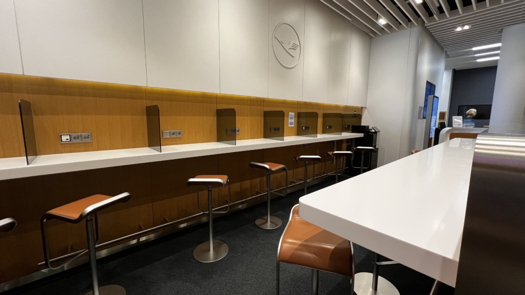 Le coin Business dans le salon Business Class de Lufthansa à l'aéroport de Munich