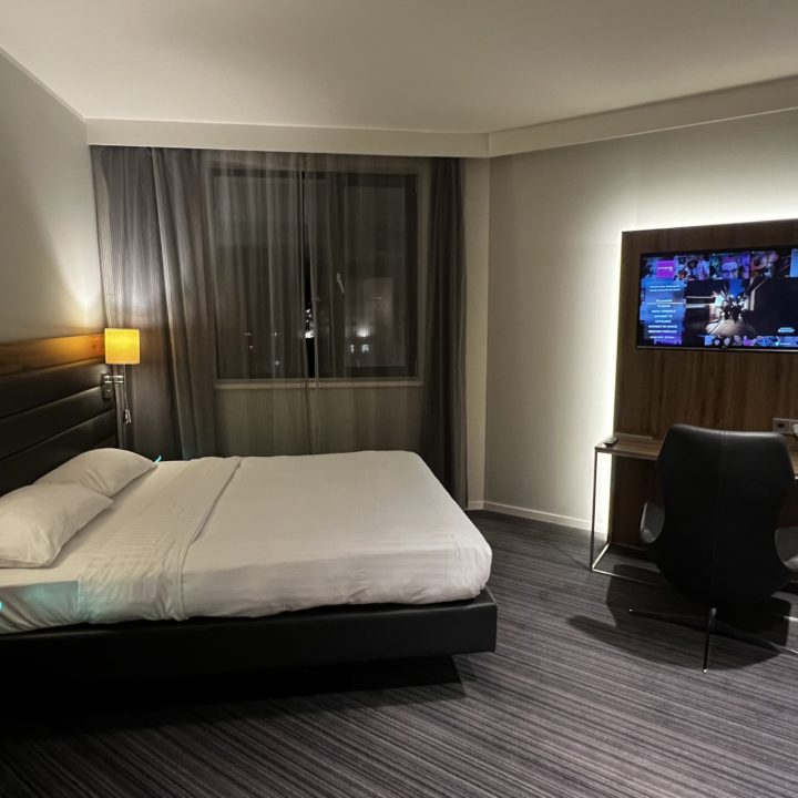 Une chambre famille au Moxy Airport à Munich