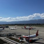 La vue sur le tarmac depuis la terrasse de l'aéroport de Genève