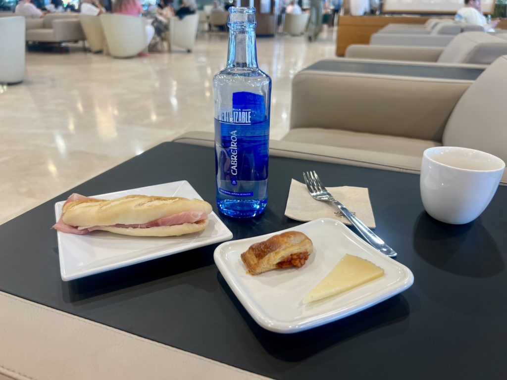 Mon repas au lounge Aena Sala Vip à Malaga (AGP)