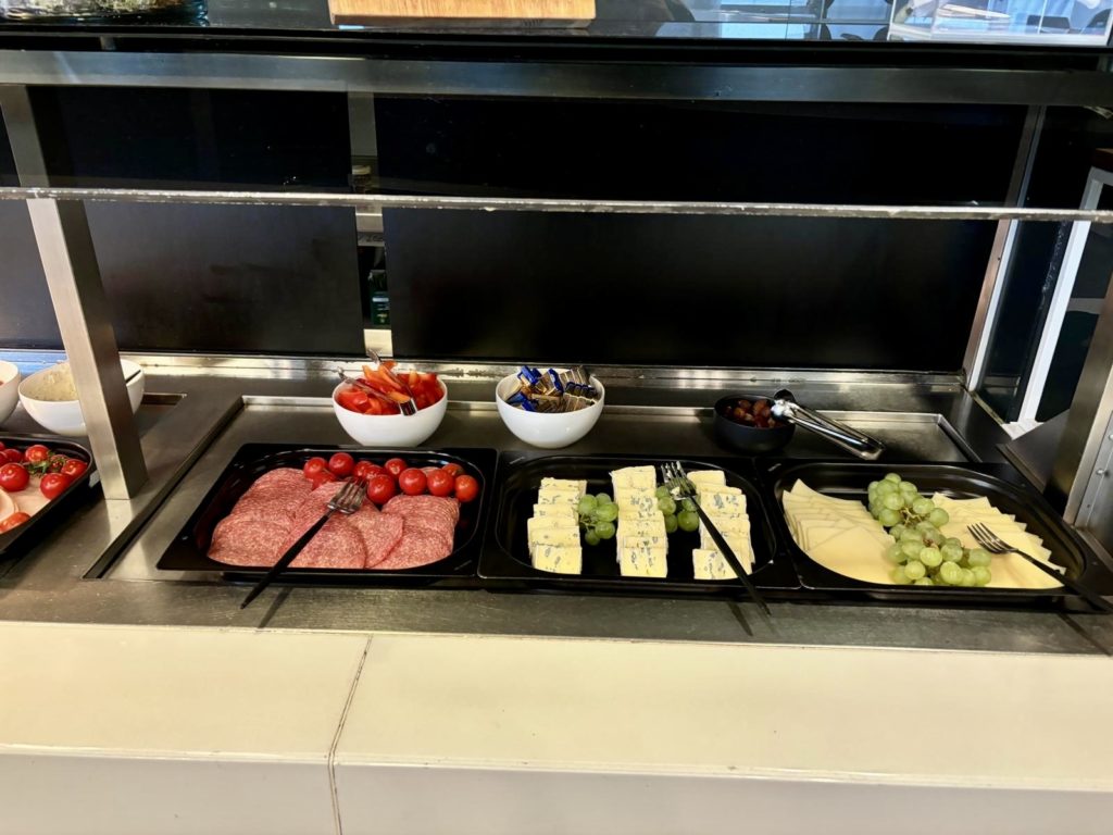 Le buffet du Lufthansa Business Lounge A26 (Schengen) à Frankfurt