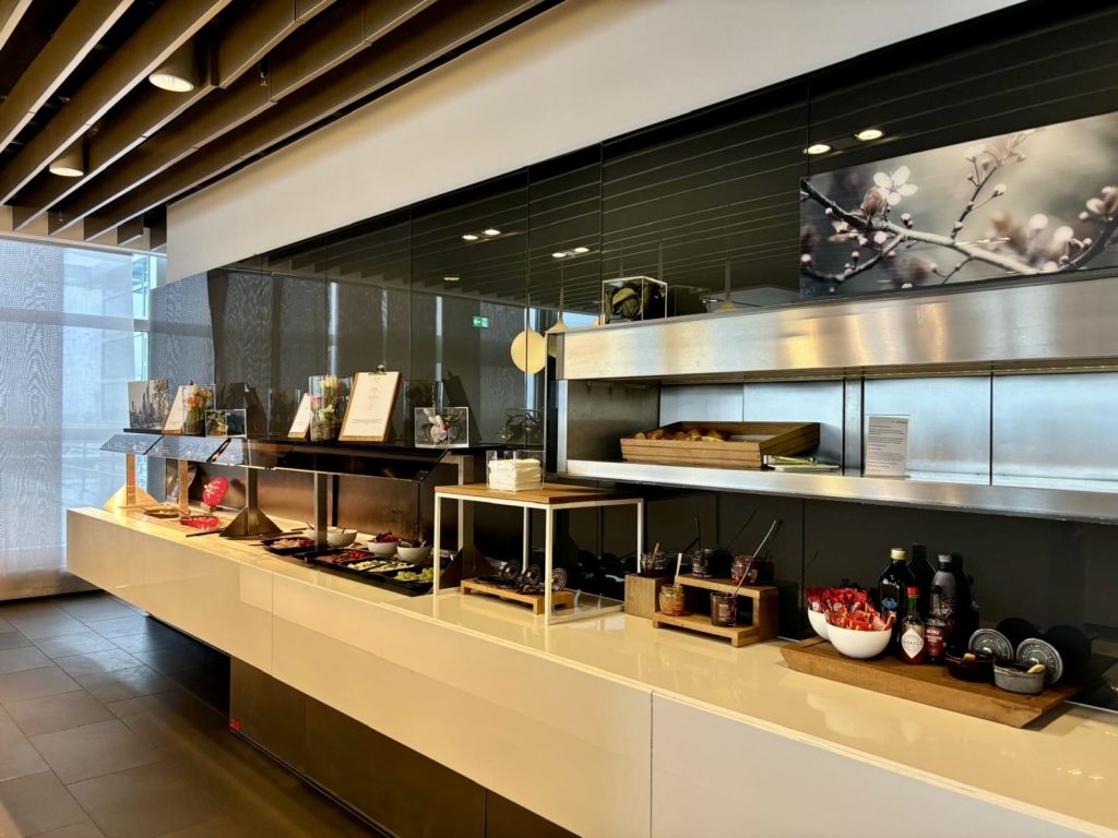 Le buffet du Lufthansa Business Lounge A26 (Schengen) à Frankfurt