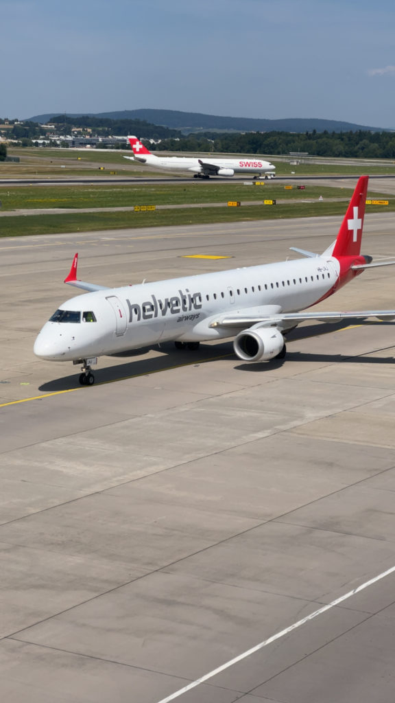 Un Embraer d'Helvetic à Zürich