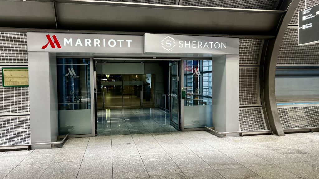 L'entrée partagée du Marriott et Sheraton Frankfurt en Allemagne