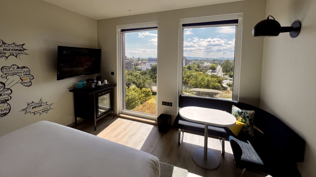 Une chambre de l'hôtel Aloft à Strasbourg en France