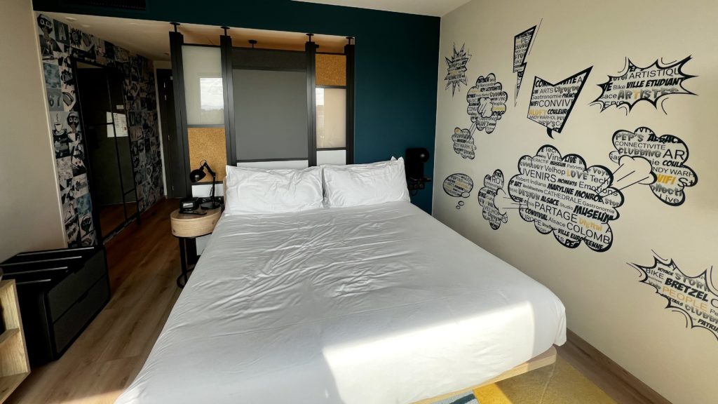 Une chambre de l'hôtel Aloft à Strasbourg en France