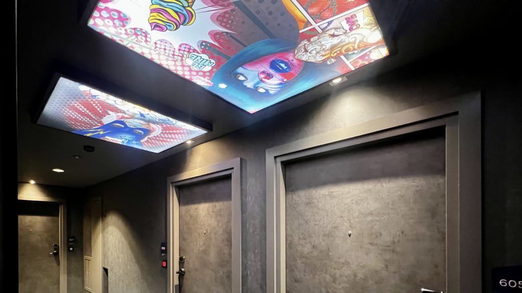 Un couloir de l'hôtel Aloft à Strasbourg en France