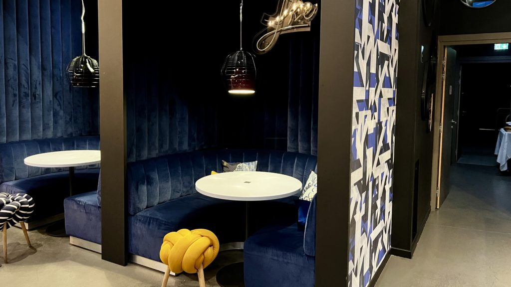 Le bar de l'hôtel Aloft à Strasbourg en France