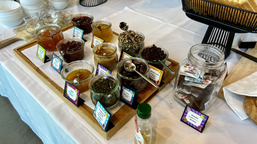 Le buffet du petit déjeuner de l'hôtel Aloft à Strasbourg en France
