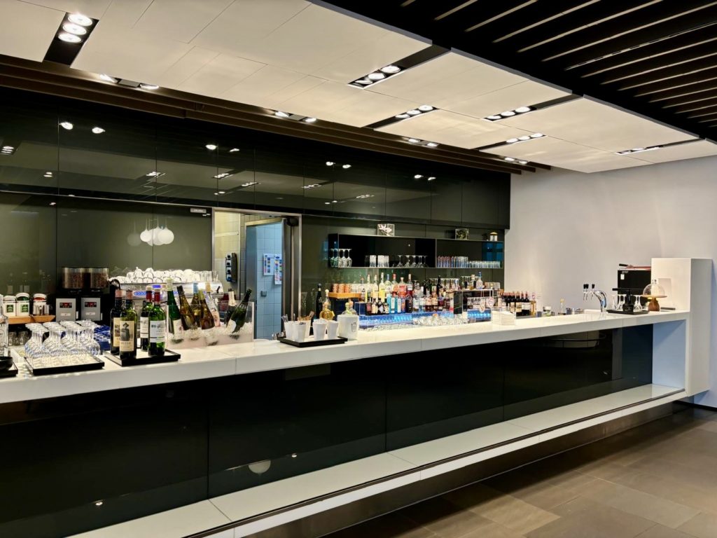 Le bar du Lufthansa Business Lounge A26 (Schengen) à Frankfurt