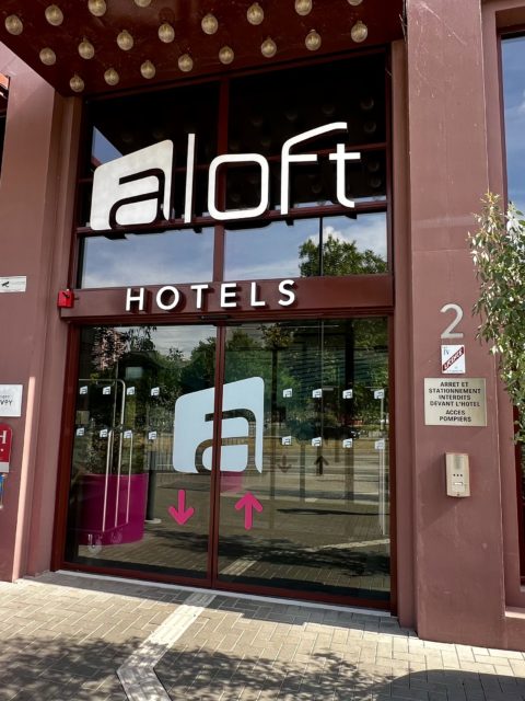 L'entrée de l'hôtel Aloft à Strasbourg en France