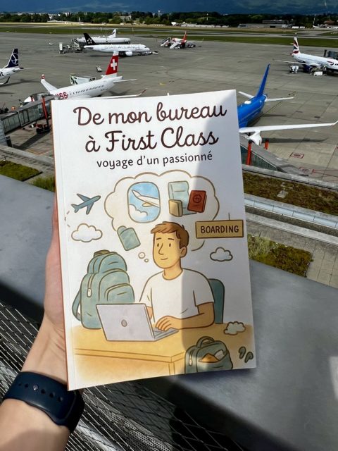 Un livre "De mon bureau à First Class : Voyage d'un passionné" édité par Sven Truffer avec une vue sur des avions