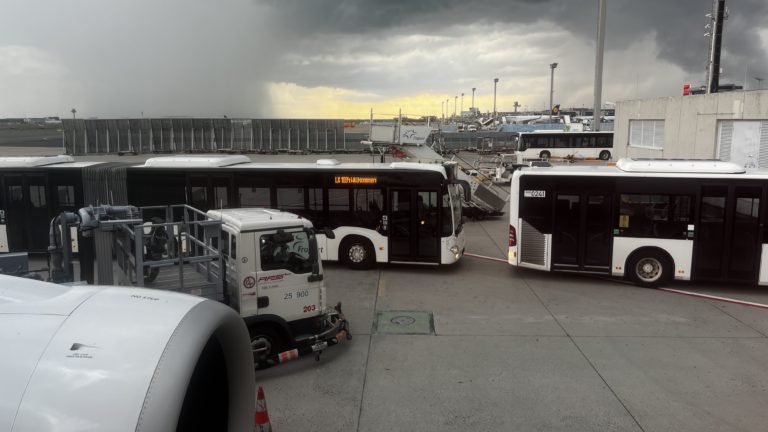 Tempête électrique à Francfort : pourquoi je n’ai pas pu débarquer après l’atterrissage ?
