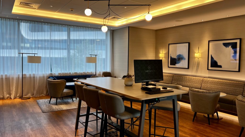 Le club lounge à l'hôtel Sheraton Nice Airport, en France