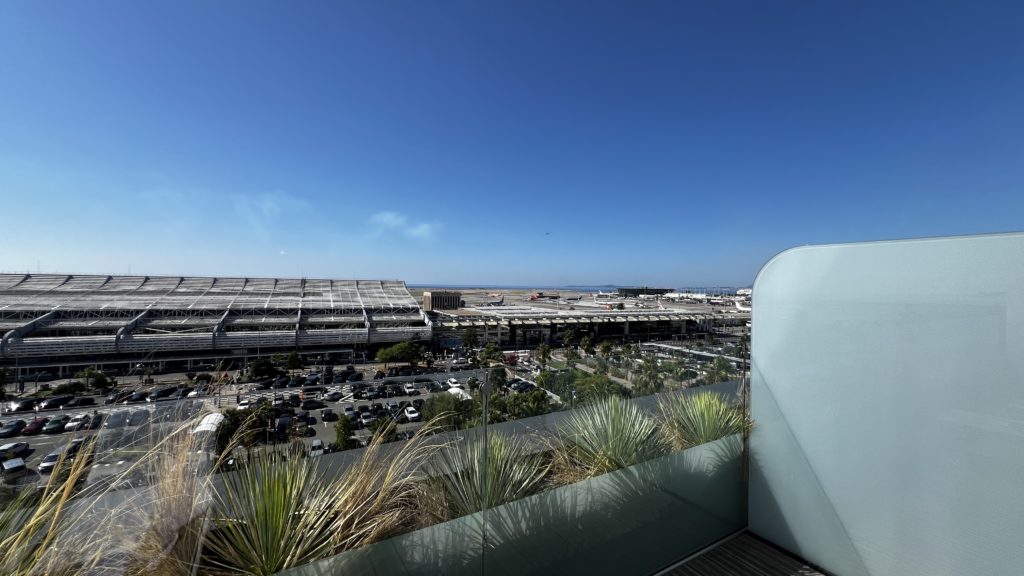 La vue depuis une chambre à l'hôtel Sheraton Nice Airport, en France