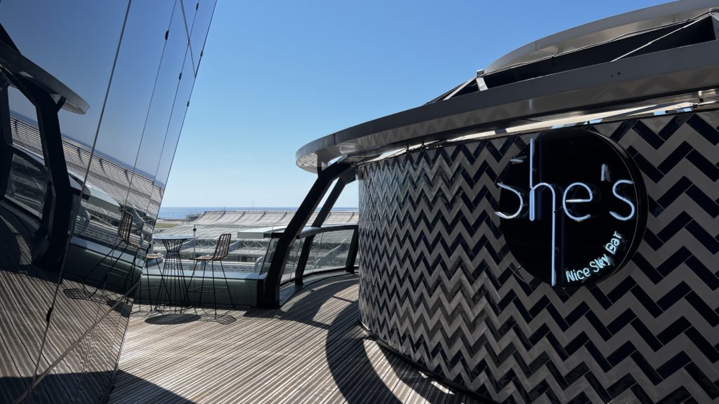 Le rooftop à l'hôtel Sheraton Nice Airport, en France