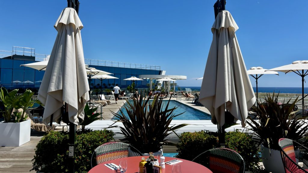 Le rooftop à l'hôtel Sheraton Nice Airport, en France