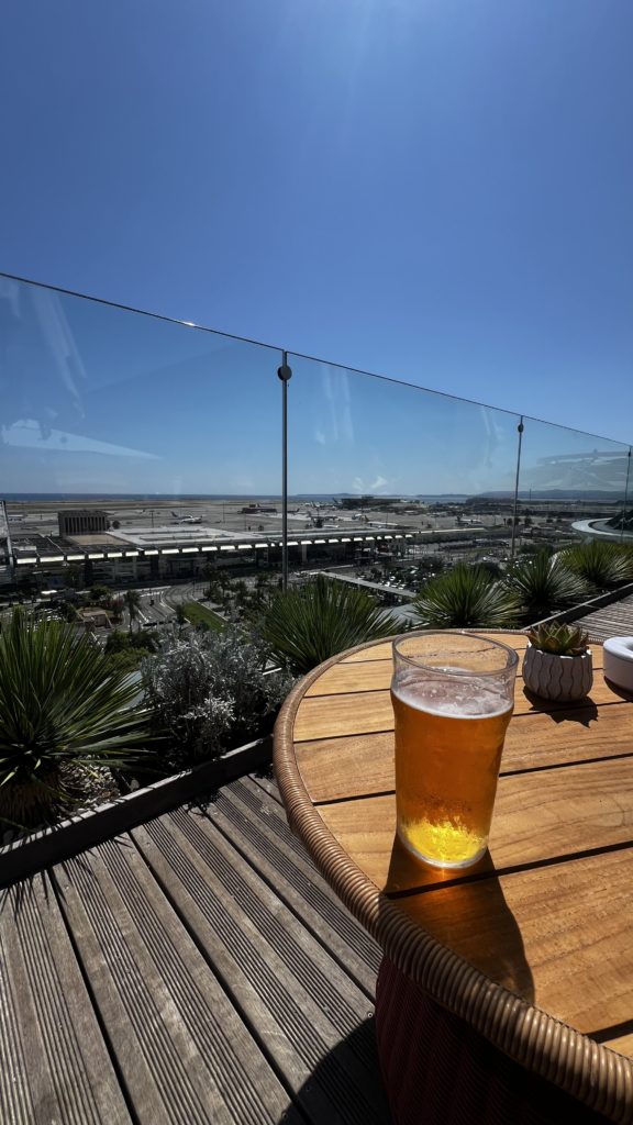 Une bière à l'hôtel Sheraton Nice Airport, en France