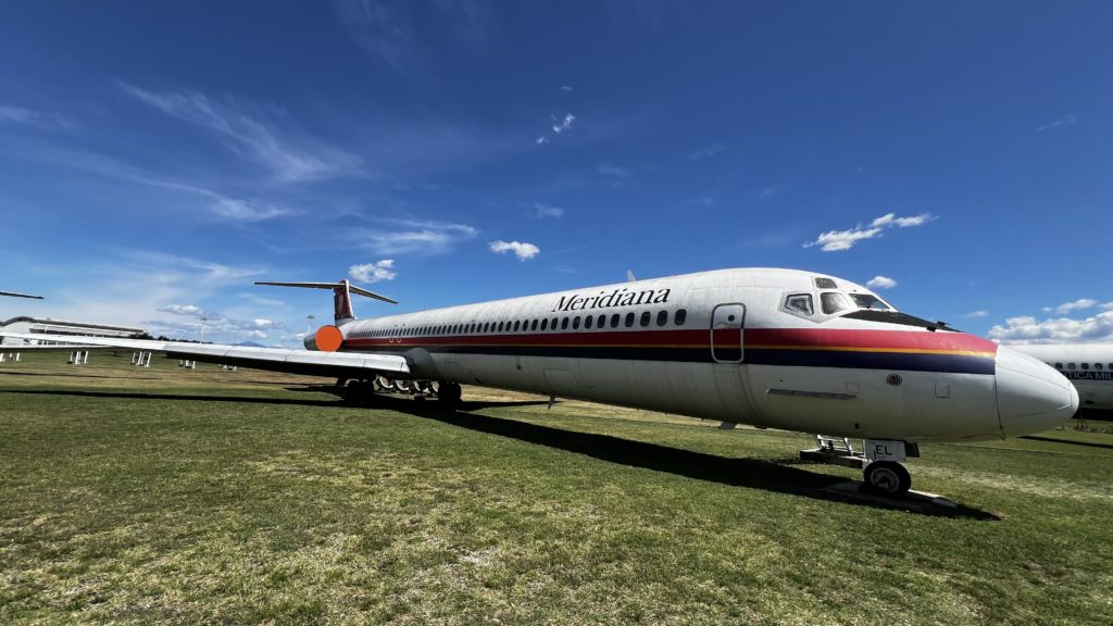 Un avion au musée Volandia à Milan en Italie