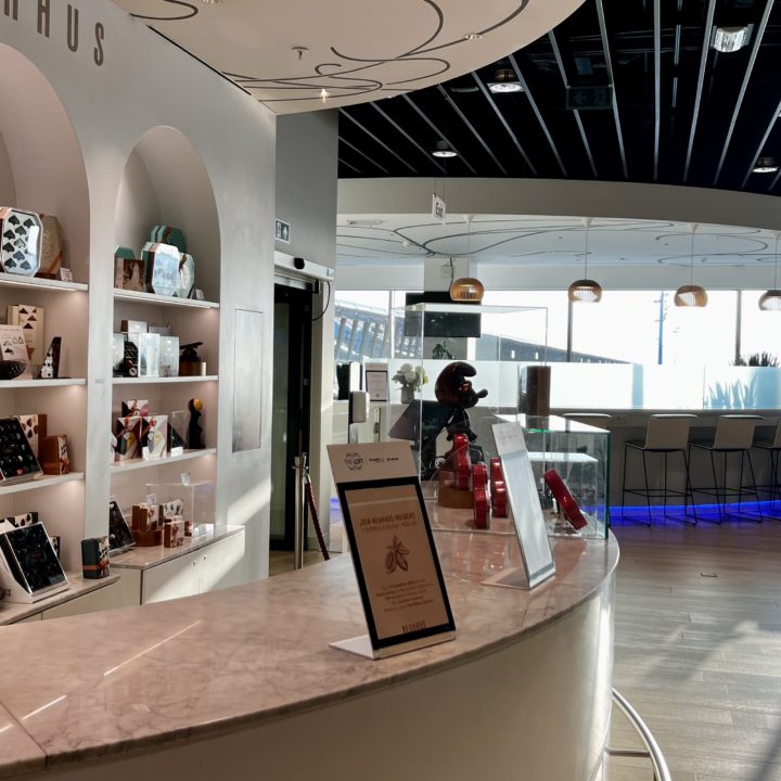 Un buffet au Brussels Airlines Lounge – Lexus Lounge l’aéroport de Bruxelles