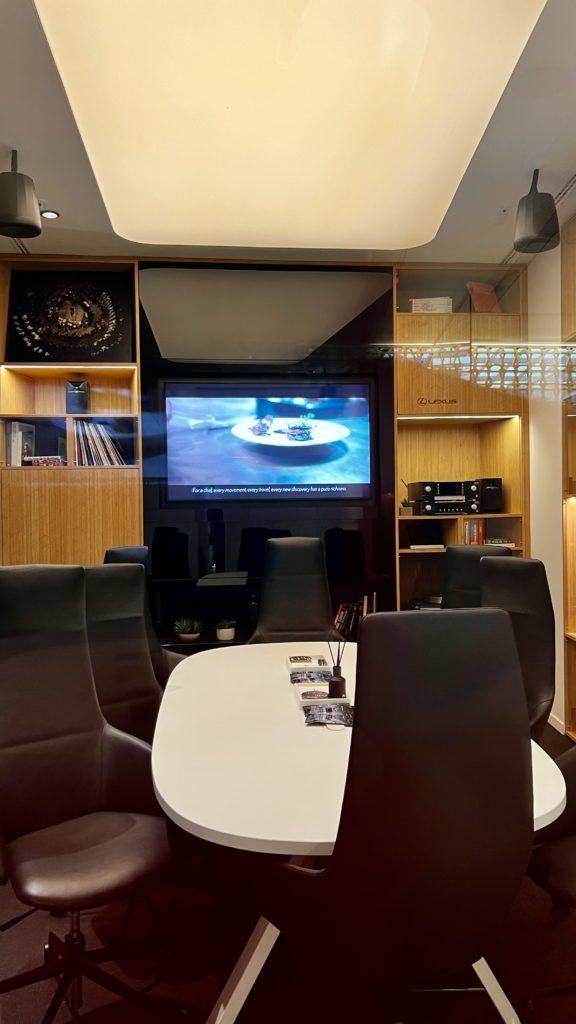 Une salle de conférence du Brussels Airlines Lounge – Lexus Lounge l’aéroport de Bruxelles