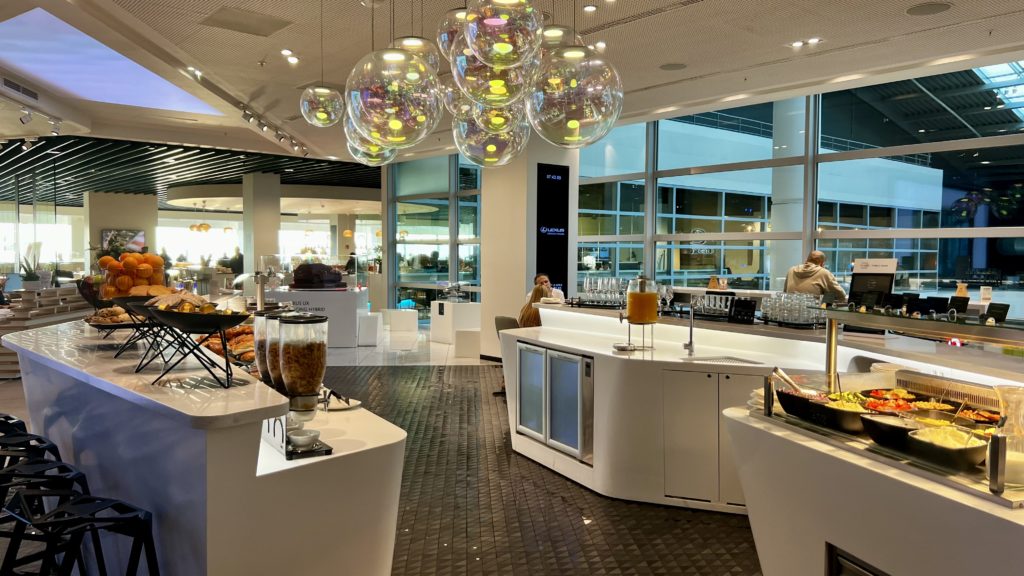 Divers buffets du Brussels Airlines Lounge – Lexus Lounge l’aéroport de Bruxelles