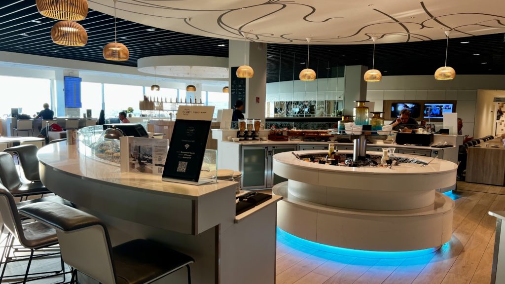 Le buffet du Brussels Airlines Lounge – Lexus Lounge l’aéroport de Bruxelles