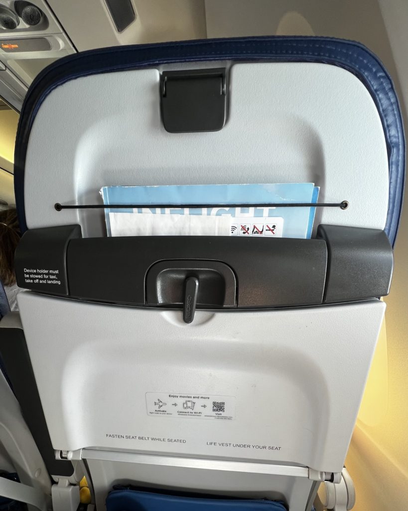Un siège d'un Airbus A320 d'Edelweiss sur le vol de Faro à Zürich en Economy Class