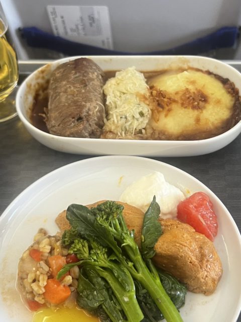Un repas proposé à bord sur le vol LH1783 en Business Class entre Porto et Munich