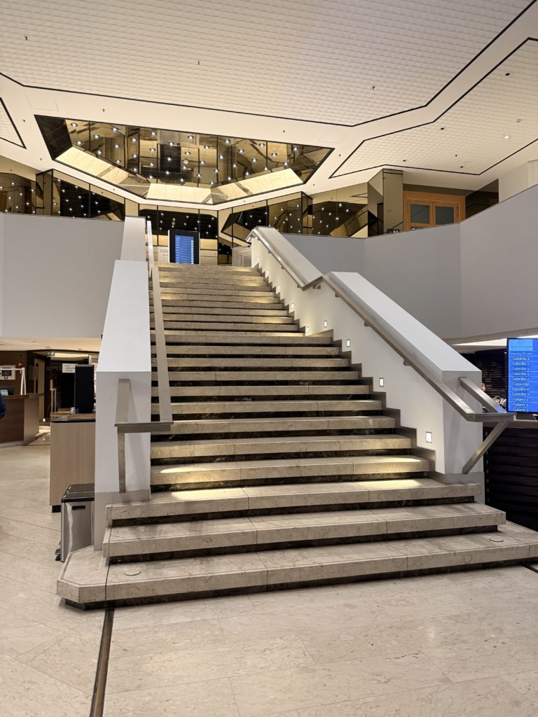 Le hall d'entrée de l'hôtel Sheraton Brussels Airport Hotel