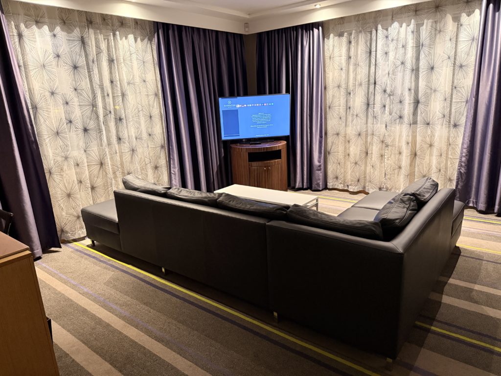 Le salon de la Suite Junior au Sheraton Brussels Airport Hotel