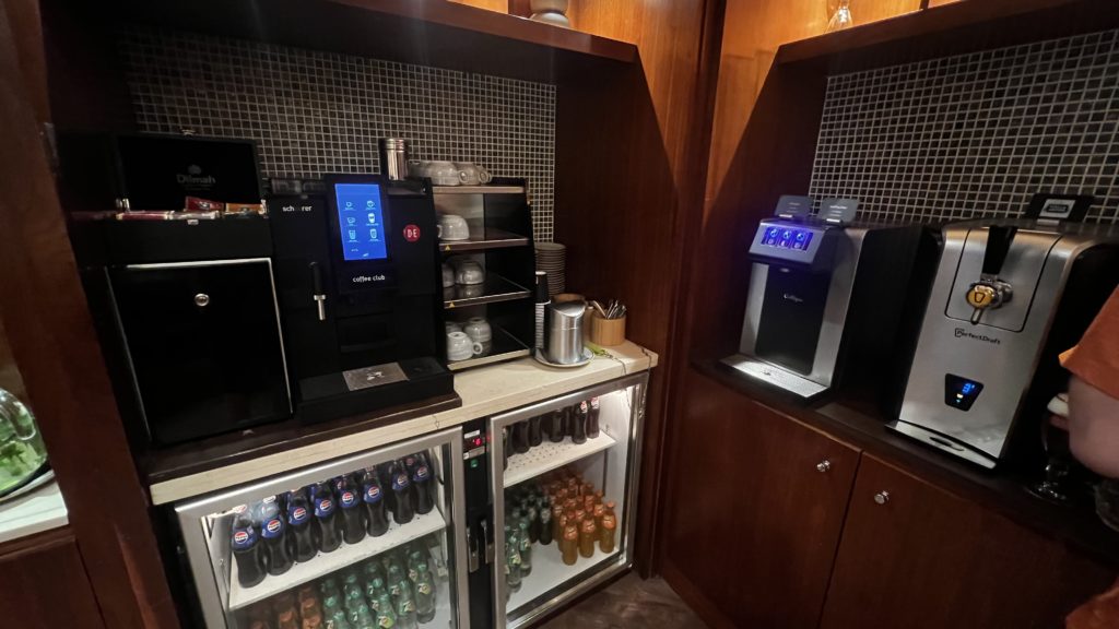 Le buffet de boissons au Sheraton Club au Sheraton Brussels Airport Hotel