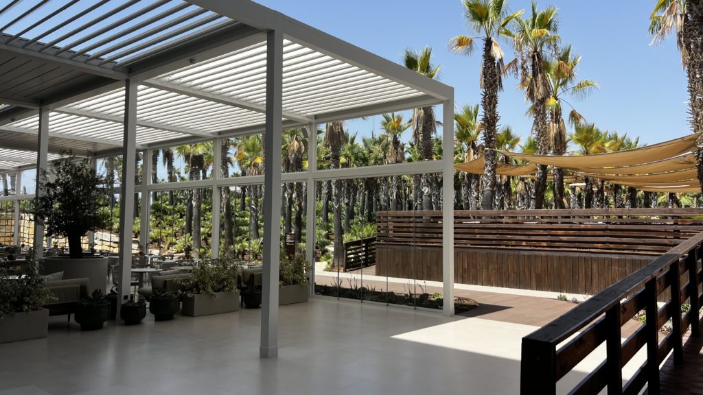 Une terrasse au The Westin Salgados Beach Resort, Faro