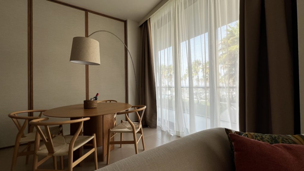 Une vue sur la table à manger d