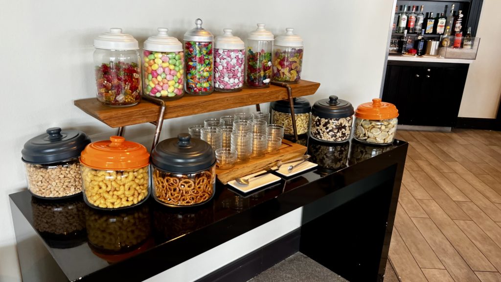Un buffet de sucreries au Panorama Lounge Lufthansa à Frankfurt