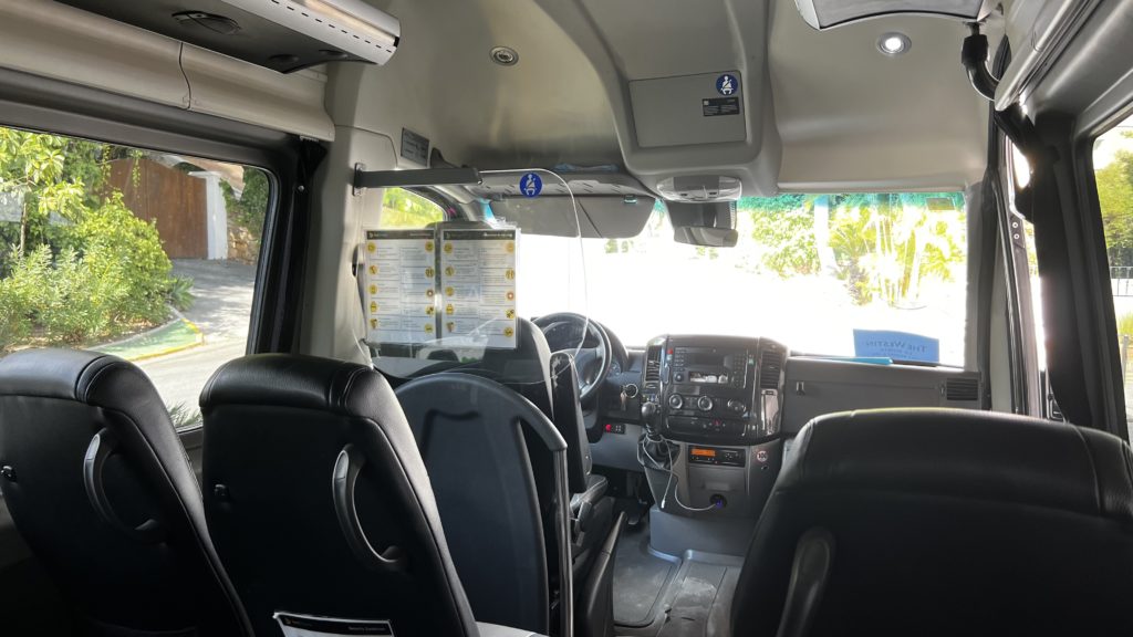 Une photo prise dans un véhicule