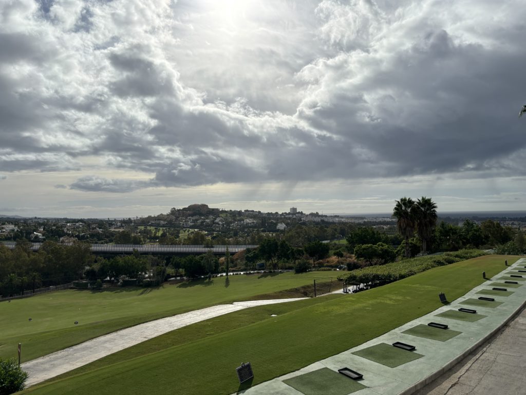 Un terrain de golf au The Westin la Quinta à Marbella, en Espagne
