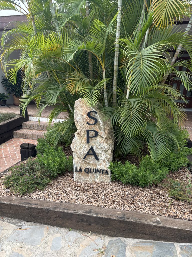 Un panneau avec l'inscription SPA