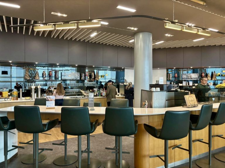 La petite porte secrète du Terminal 2 : mon passage dans le Lufthansa Senator Lounge