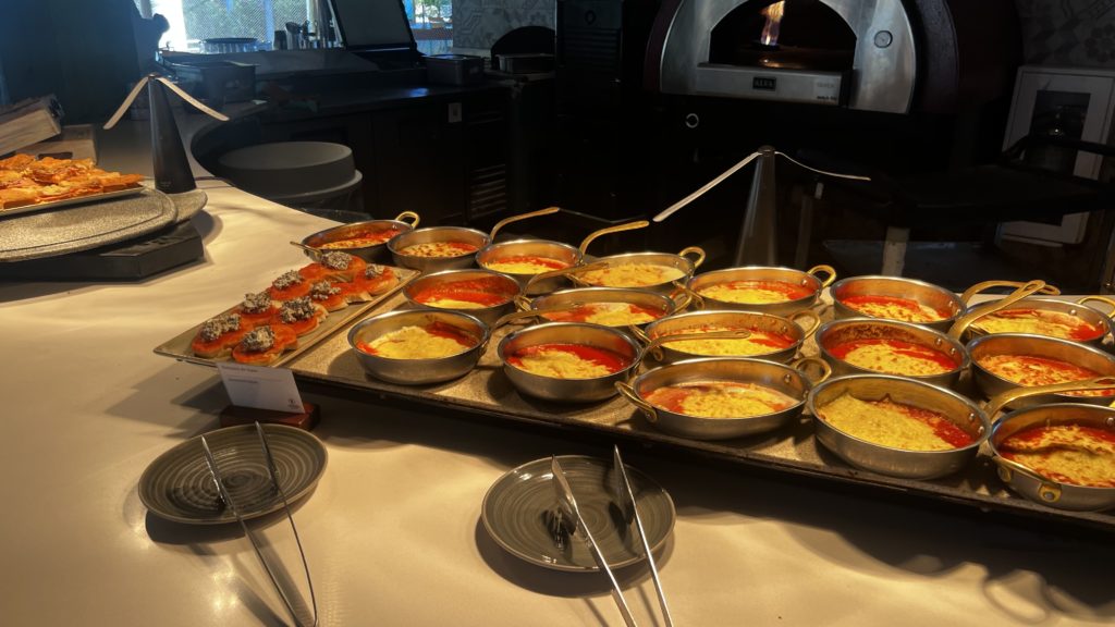 Un buffet de petit-déjeuner