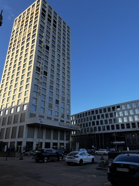Le Renaissance Tower Zürich Hôtel vu depuis dehors