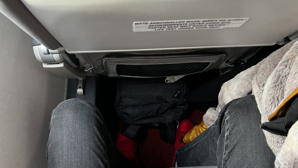 L'espacement pour les jambes dans un Embraer opéré par Helvetic