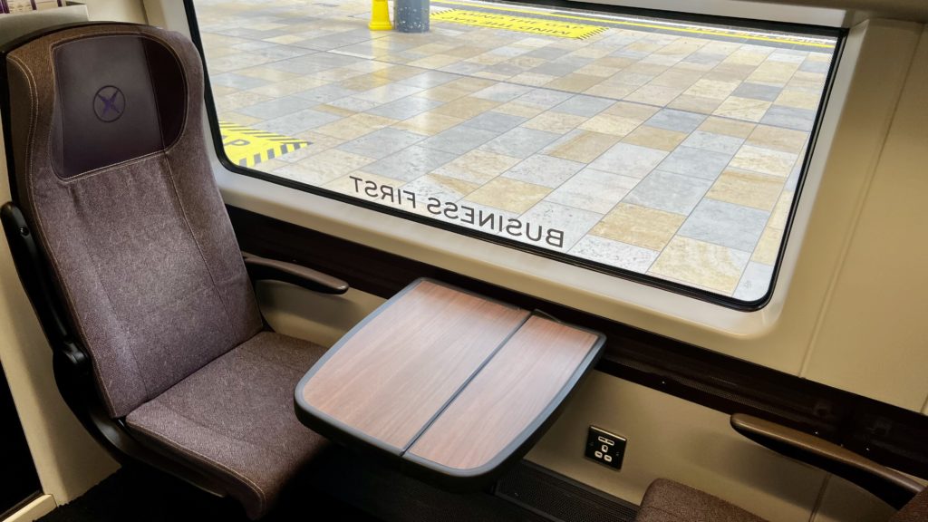 Un aperçu d'un siège et d'une rame du Heathrow Express en Business First