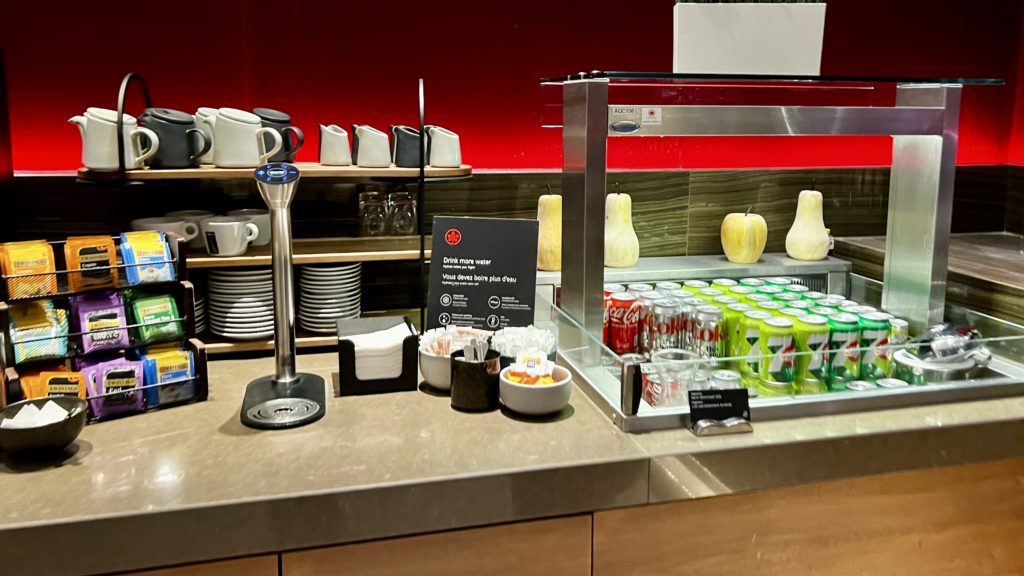 Un buffet dans un salon d