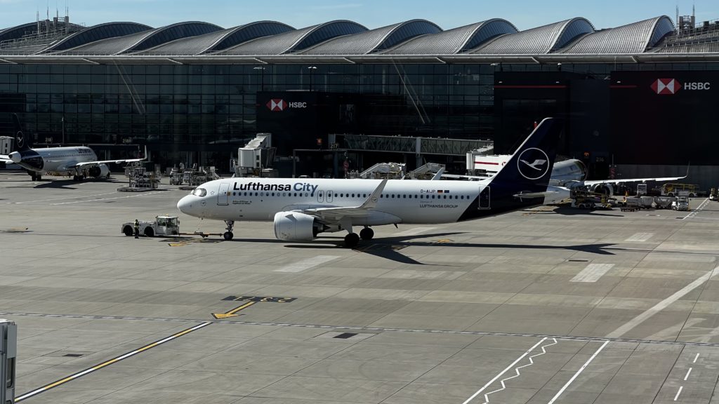 Un Airbus A320 de Lufthansa City à Londres Heathrow D-AIJP