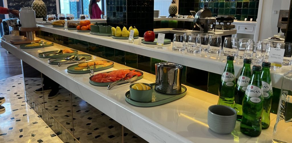 Un petit-déjeuner dans un hôtel